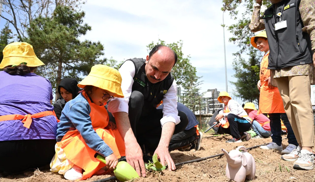 Başkan Altay, özel öğrencilerle birlikte: Konya'da tarıma engel yok