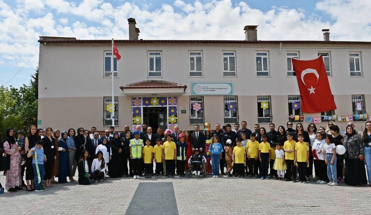 Kulu’da engel tanımayan yürekler sahnede!