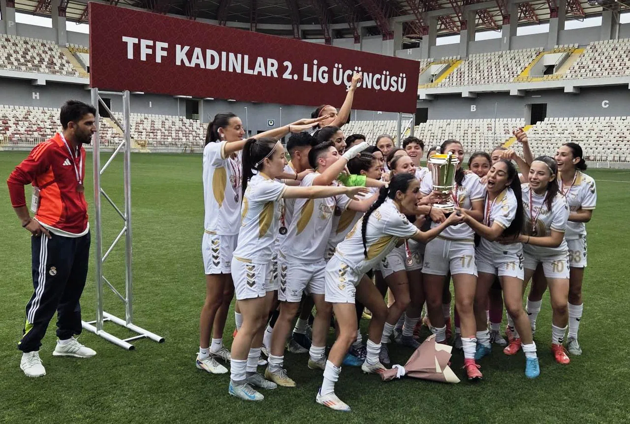 Futbolda Konya takımı 1. Lig'e yükseldi