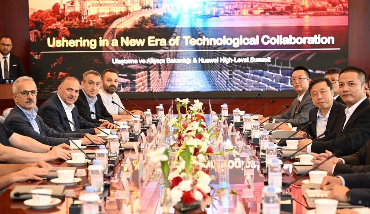 Bakan Uraloğlu Çin'de 5G ve Yapay Zekâ İçin Vites Yükseltti