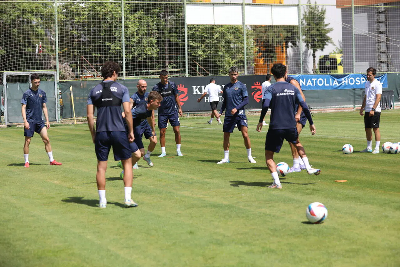 Alanyaspor, Konyaspor maçı için yola çıktı