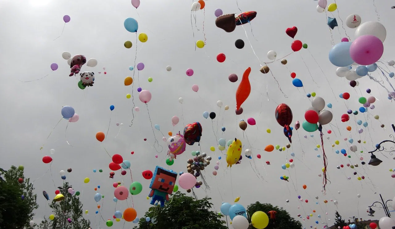 Binlerce balon minik Ali Asaf için gökyüzüne bırakıldı