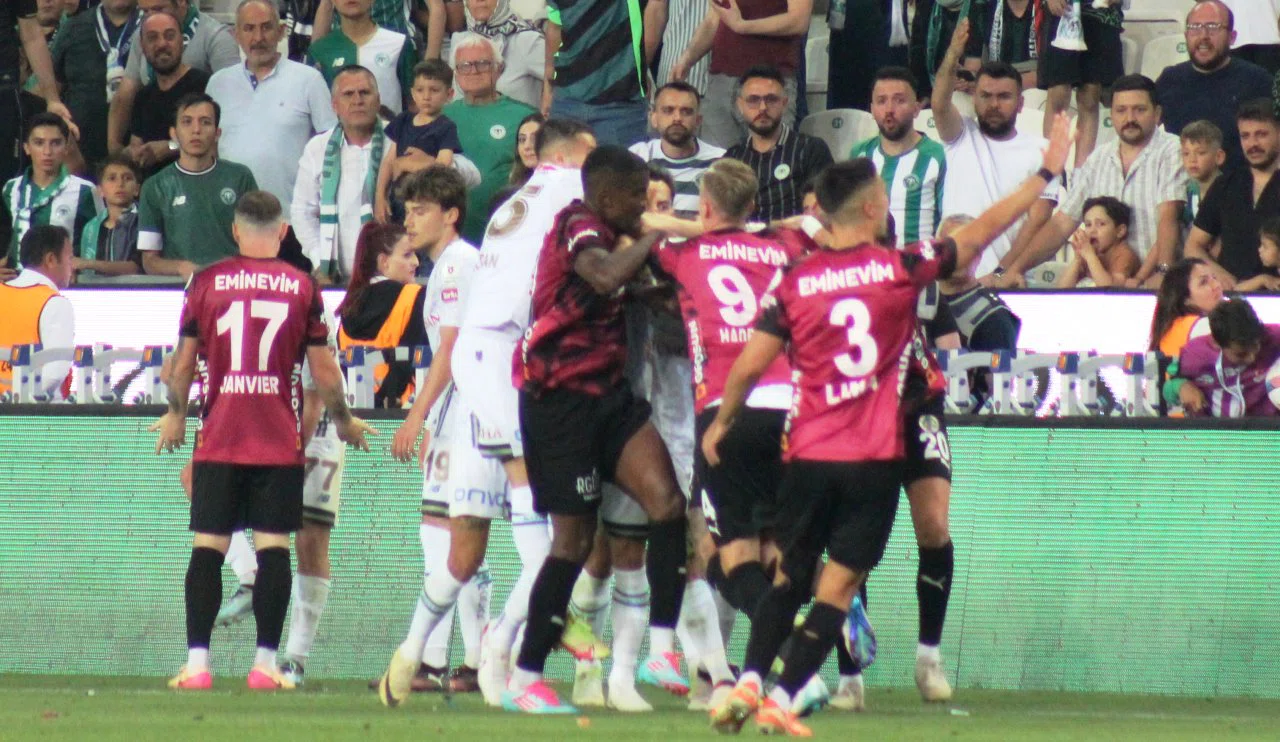 Konyaspor'a ağır para ve kart bloke cezası, Oğulcan'a iki maç men