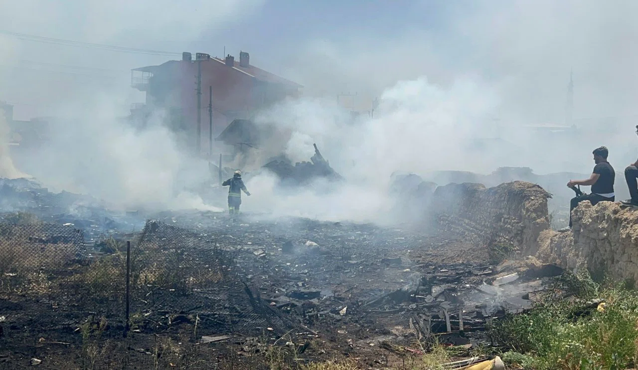 Konya’da bayram günü dev yangın! Alevler gökyüzüne ulaştı