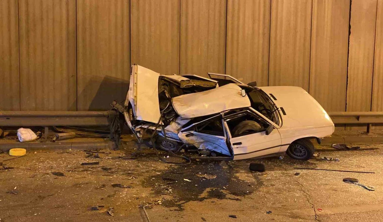 Konya’da Yeni İstanbul Caddesi’nde Feci Kaza! Araçlar Hurdaya Döndü, 6 Yaralı