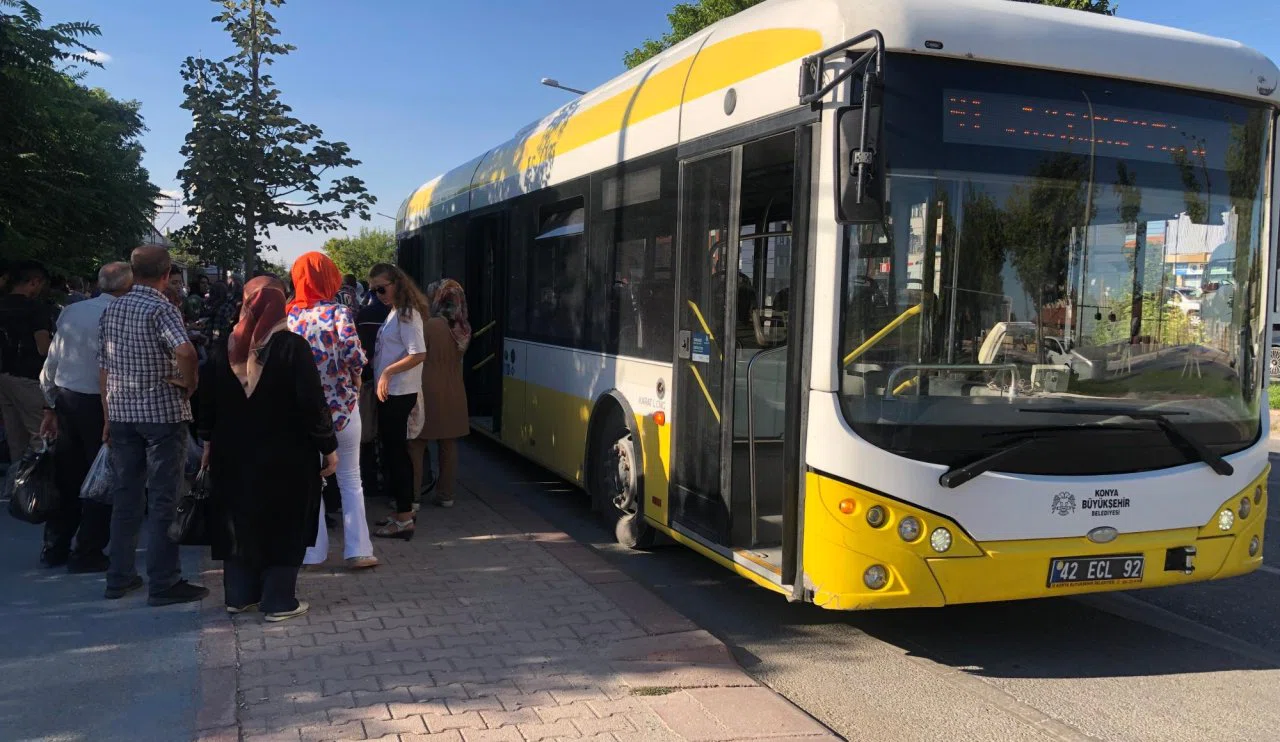 Konya’da Sarı Otobüslerde Klima Krizi! Şoförlerden Keyfi Uygulama, Vatandaş Tepkili