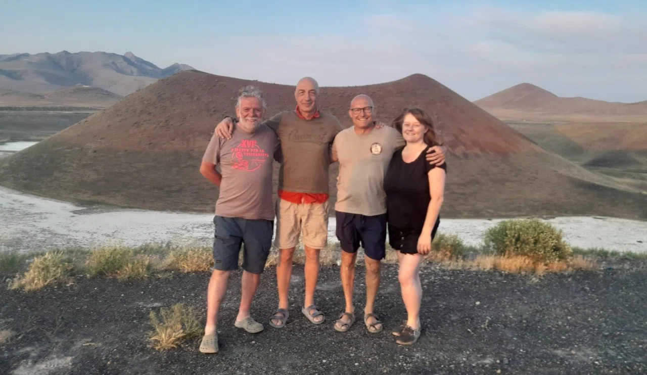 Dünya Turu Yapan İtalyan Gezginler, Konya Karapınar’daki Meke Gölü’nde Kamp Kurdu