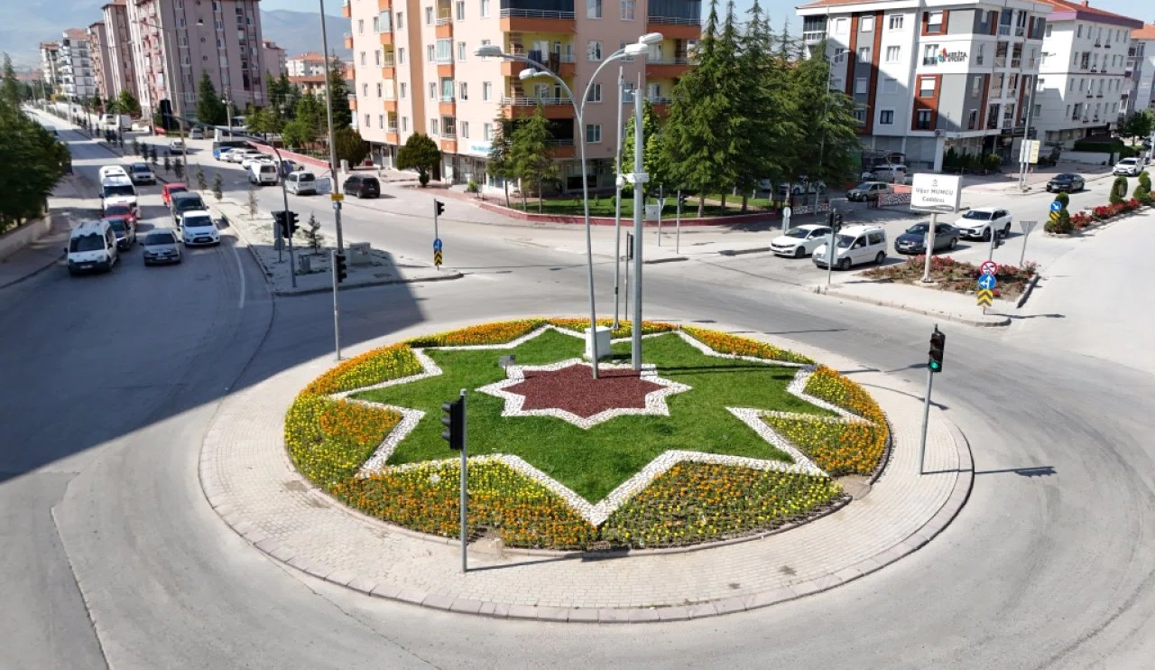 Ereğli Belediyesi’nden Şehir Estetiğine Dokunuş: Orta Refüjler Çiçeklerle Renkleniyor