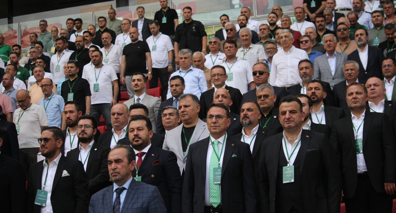 Konyaspor'da yönetim sıcak para konusunu çözdü