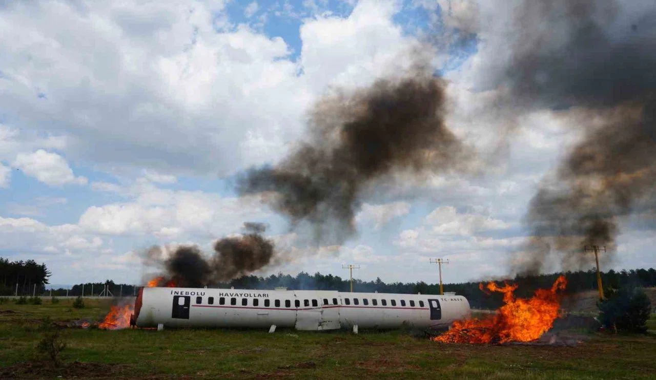 Havalimanı’nda Gerçeği Aratmayan Uçak Kazası Tatbikatı