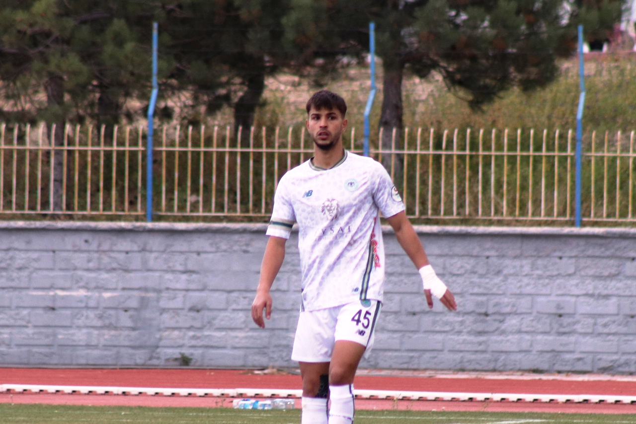 Konyaspor kadrosunu boşaltıyor! Bir ayrılık daha var