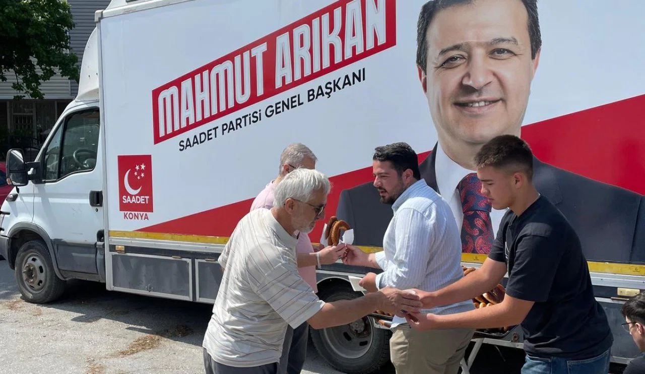 YKS Sınavı Sürecinde Anlamlı Destek: Saadet Partisi’nden Öğrencilere ve Ailelerine İkram