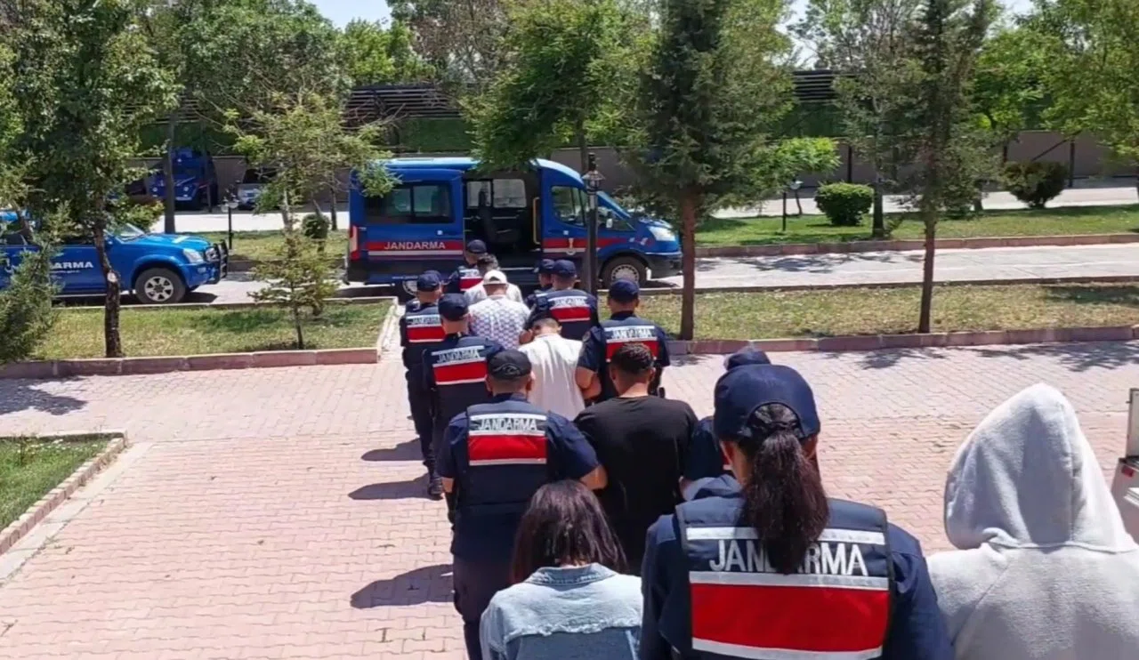 Aksaray’da Jandarmadan Uyuşturucu Operasyonu: 3 Kişi Tutuklandı