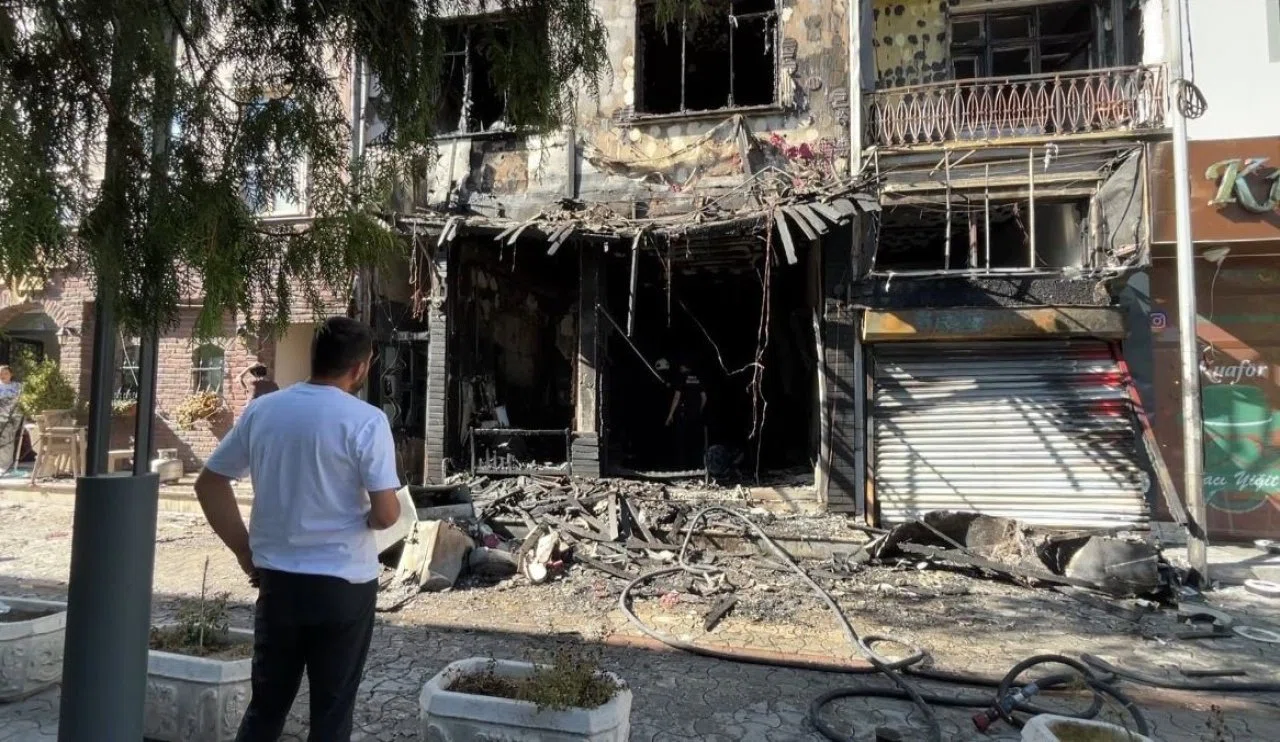 Konya’da merkezde kafe alev alev yandı! 4 yaralı