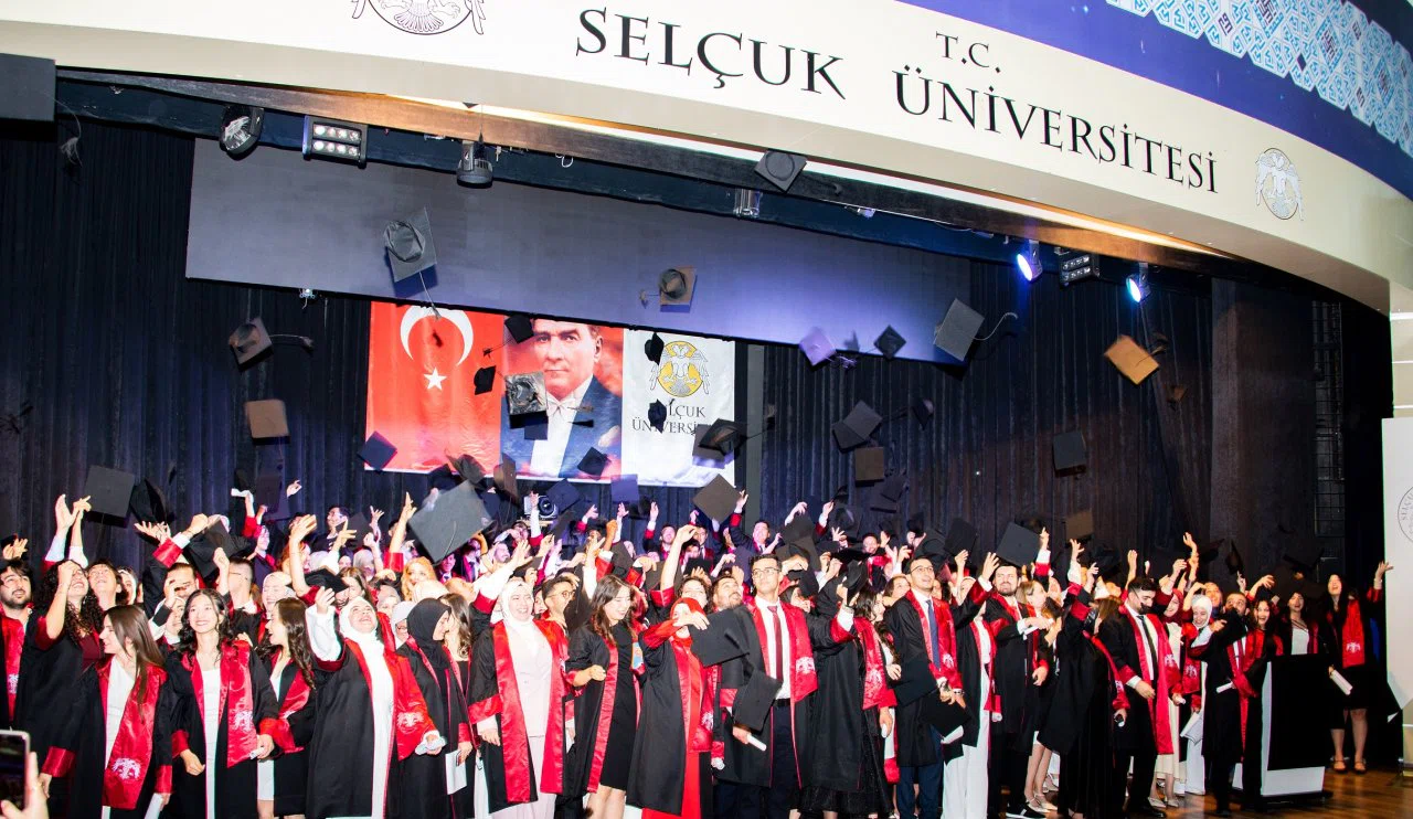 Selçuk Üniversitesi Tıp Fakültesi 2024-2025 Mezunlarını Verdi