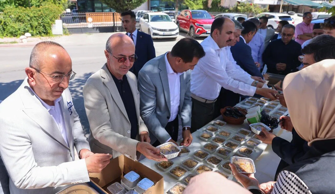 Konya’da aşure bereketi! Başkanlar aşure ikramında bulundu