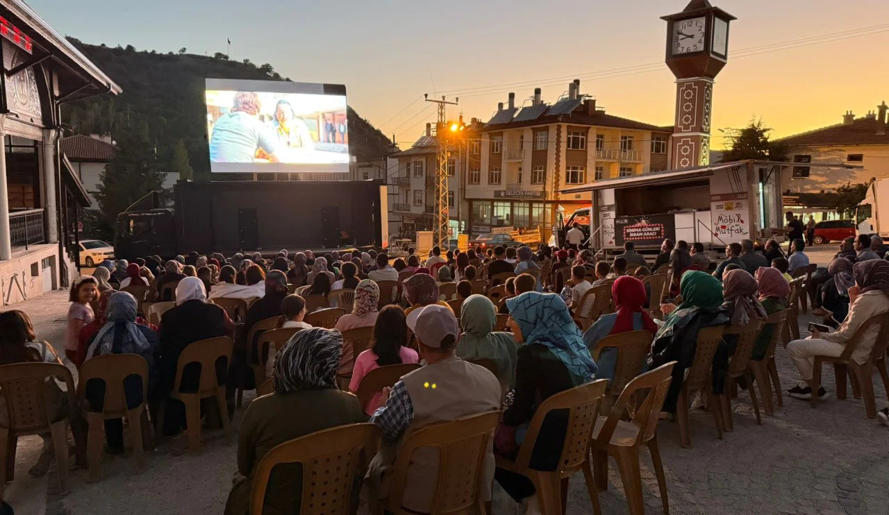 Konya’da yaz akşamlarına 'Sinema TIR’ı' Renk katıyor