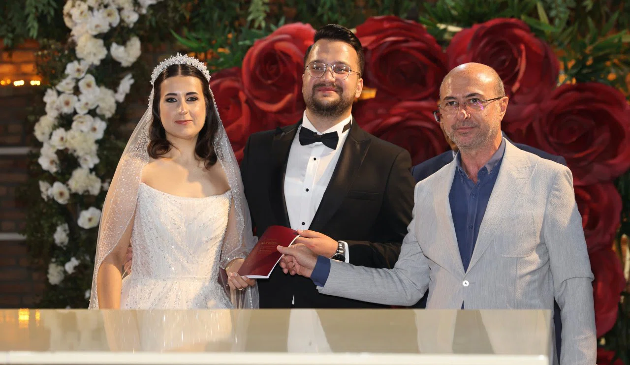 Konya'da siyaset ve iş dünyası bu nikahta buluştu! Simay ve Burak Sırrı evlendi