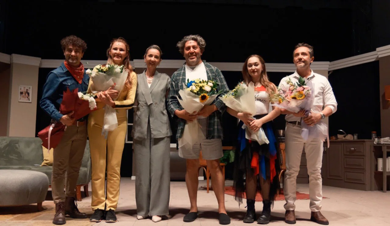 Pınar Altuğ ve Emre Kınay’dan Akşehir’de kahkaha dolu gece