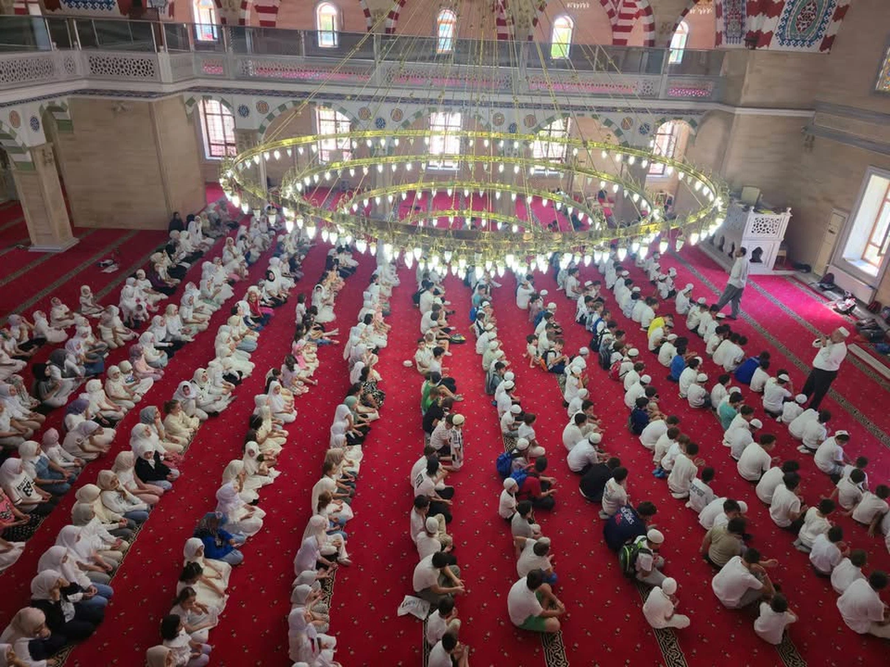 Konya’da camiler dolup taşıyor!