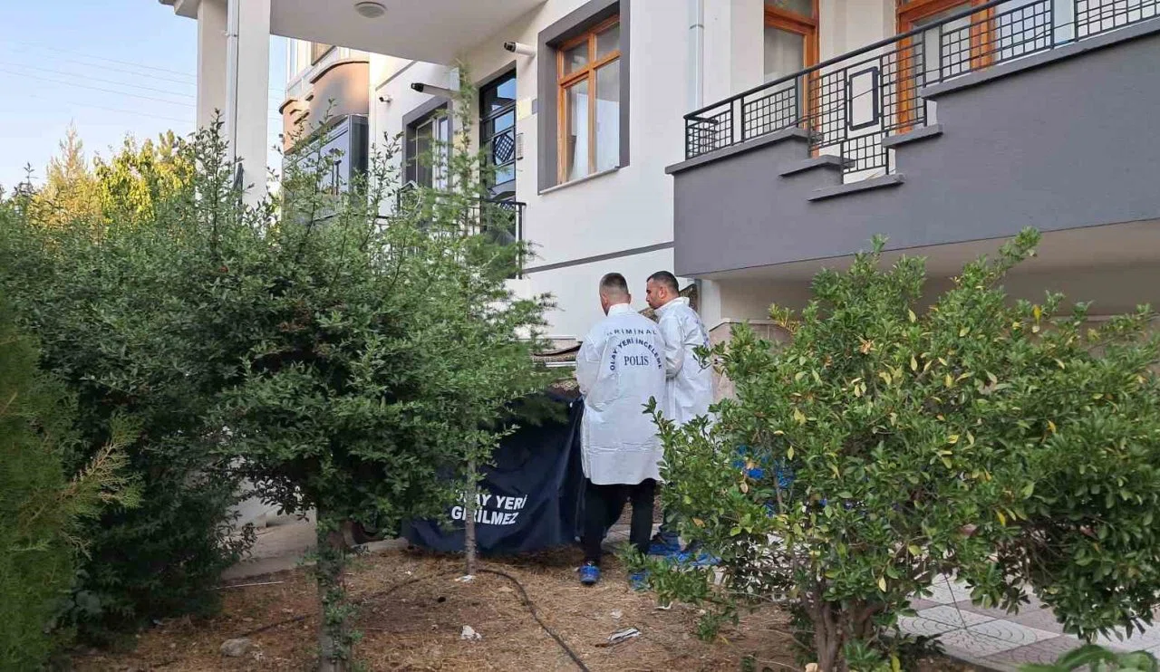 Kahreden olay! 2 yaşındaki çocuk 15 metreden yere çakıldı