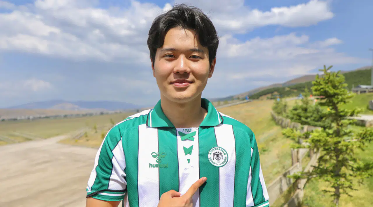 Konyaspor'da Güney Koreli oyuncu imzayı attı! Kulübün tarihine geçti