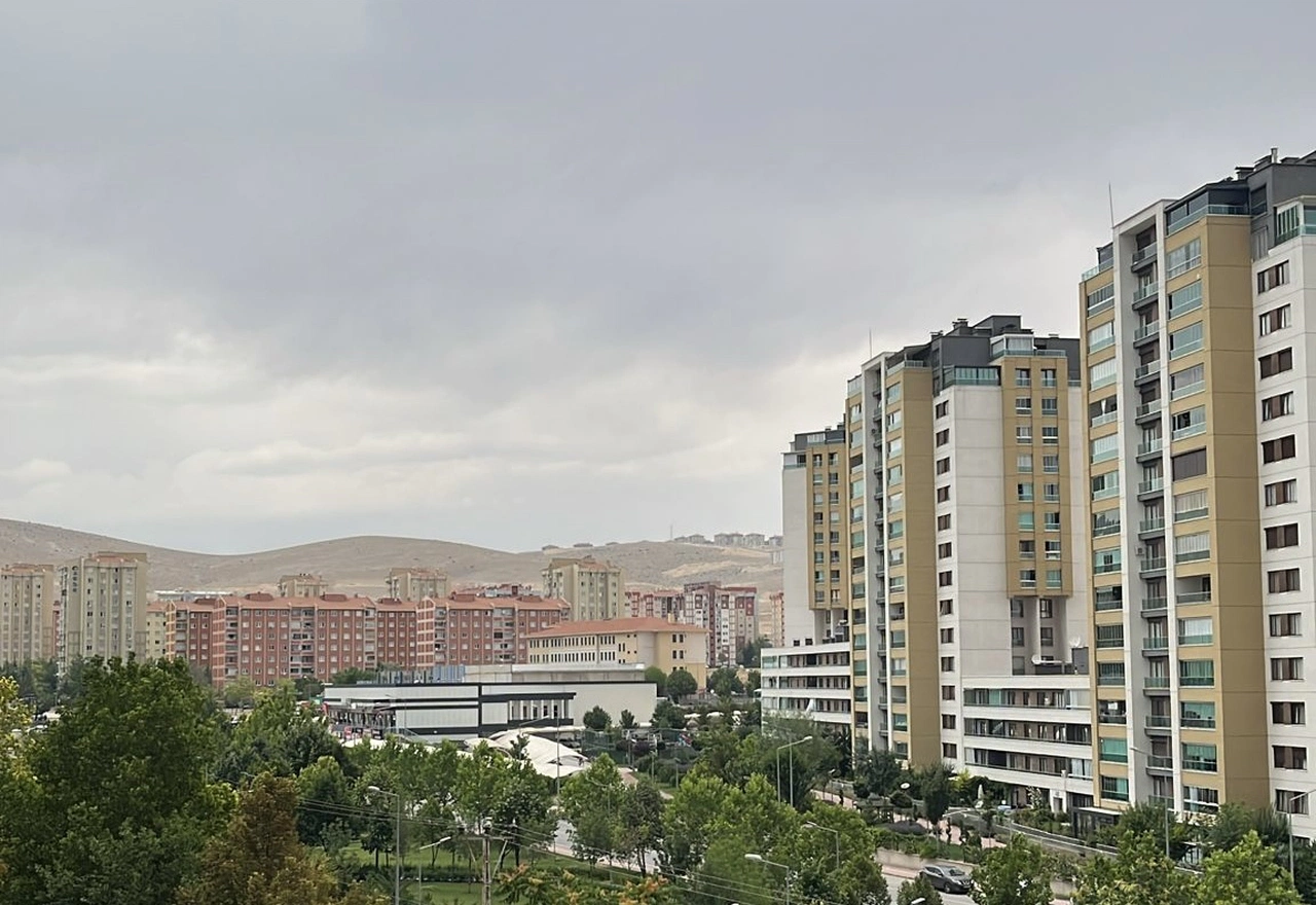 Tahminler bu kez tuttu! Konya’da bunaltan sıcak hava yerini yağışa bıraktı!