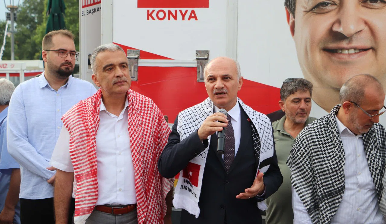 Konya’da Saadet Partisi’nden aşure ikramı