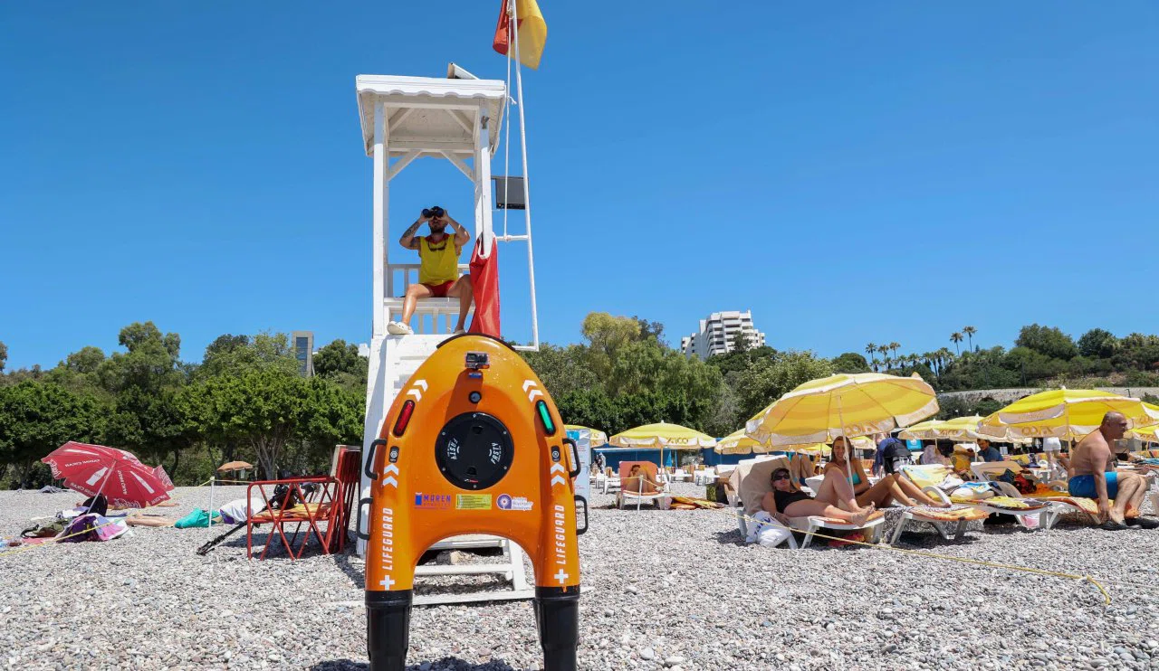 Konyaaltı Sahili'nde hayat kurtaran teknoloji: İnsansız robot cankurtaran hizmette