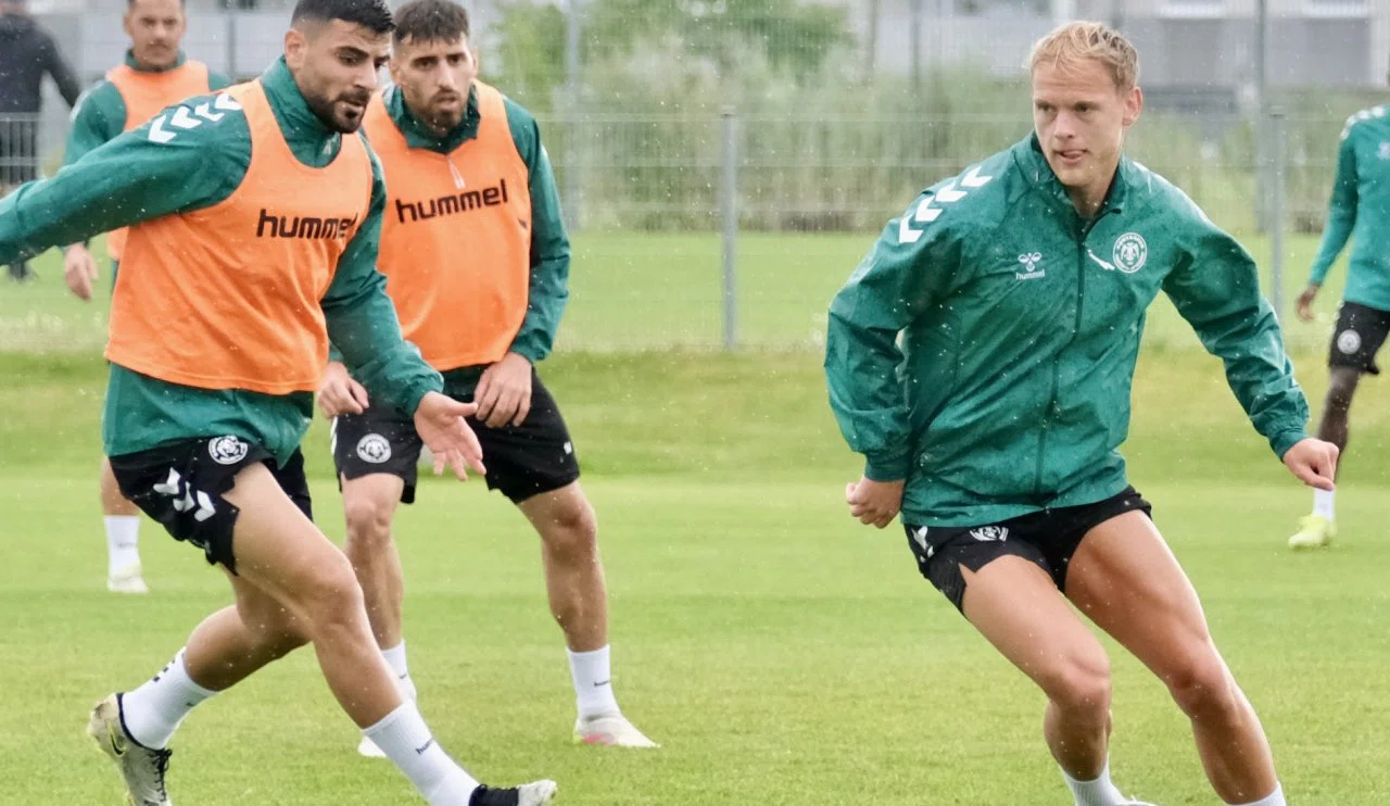 Konyaspor, sağanak yağmur altında çalıştı