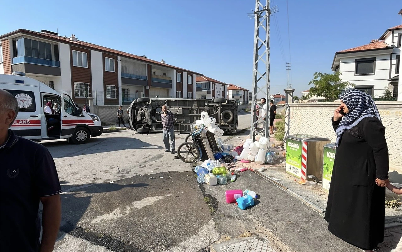 Konya’da özel servis devrildi! Vatandaş isyan etti