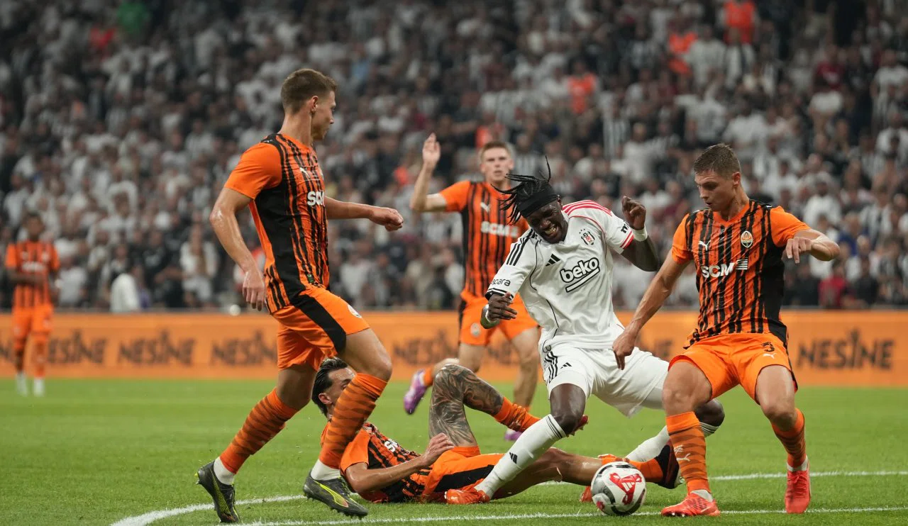 Beşiktaş, 6 gollü maçta evinde yıkıldı