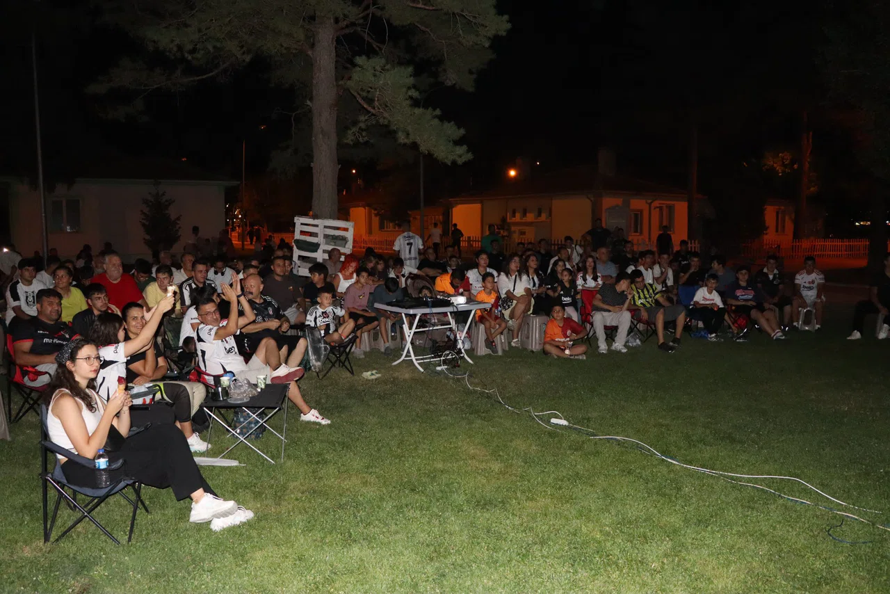 Beşiktaş-Shakhtar maçı Konya’da dev ekranda izlendi