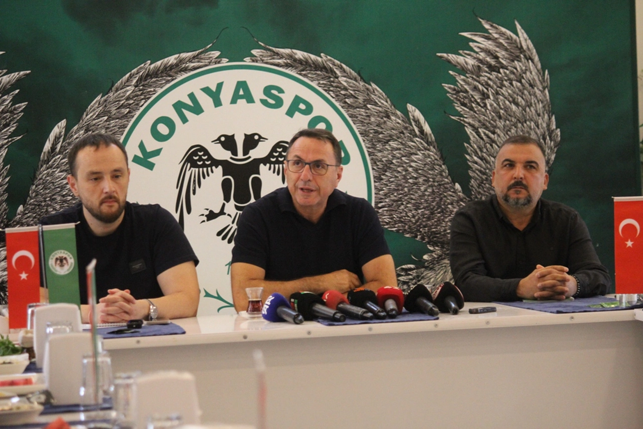 Konyaspor yönetiminden Michalak ve Boutobba için açıklama