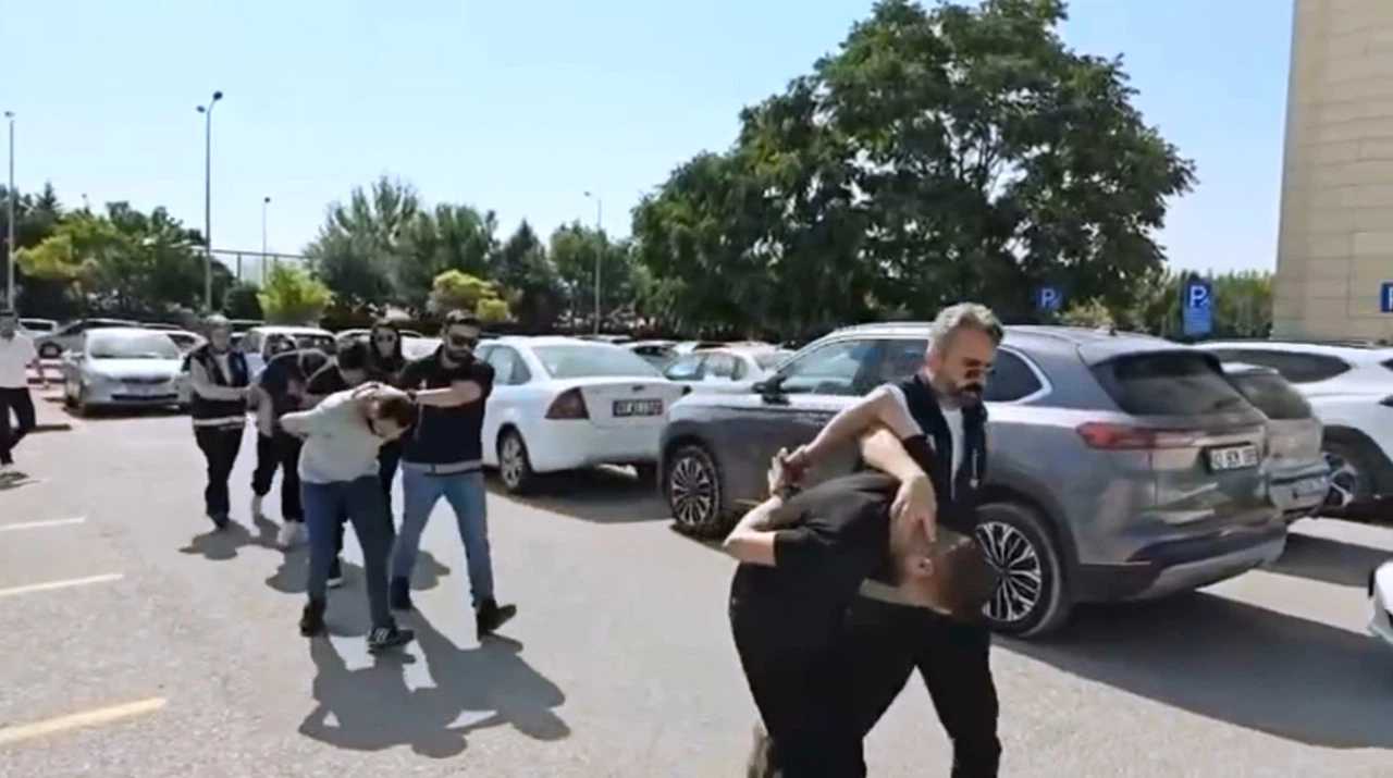 Konya’da fuhuş operasyonu! 10 masaj salonuna darbe