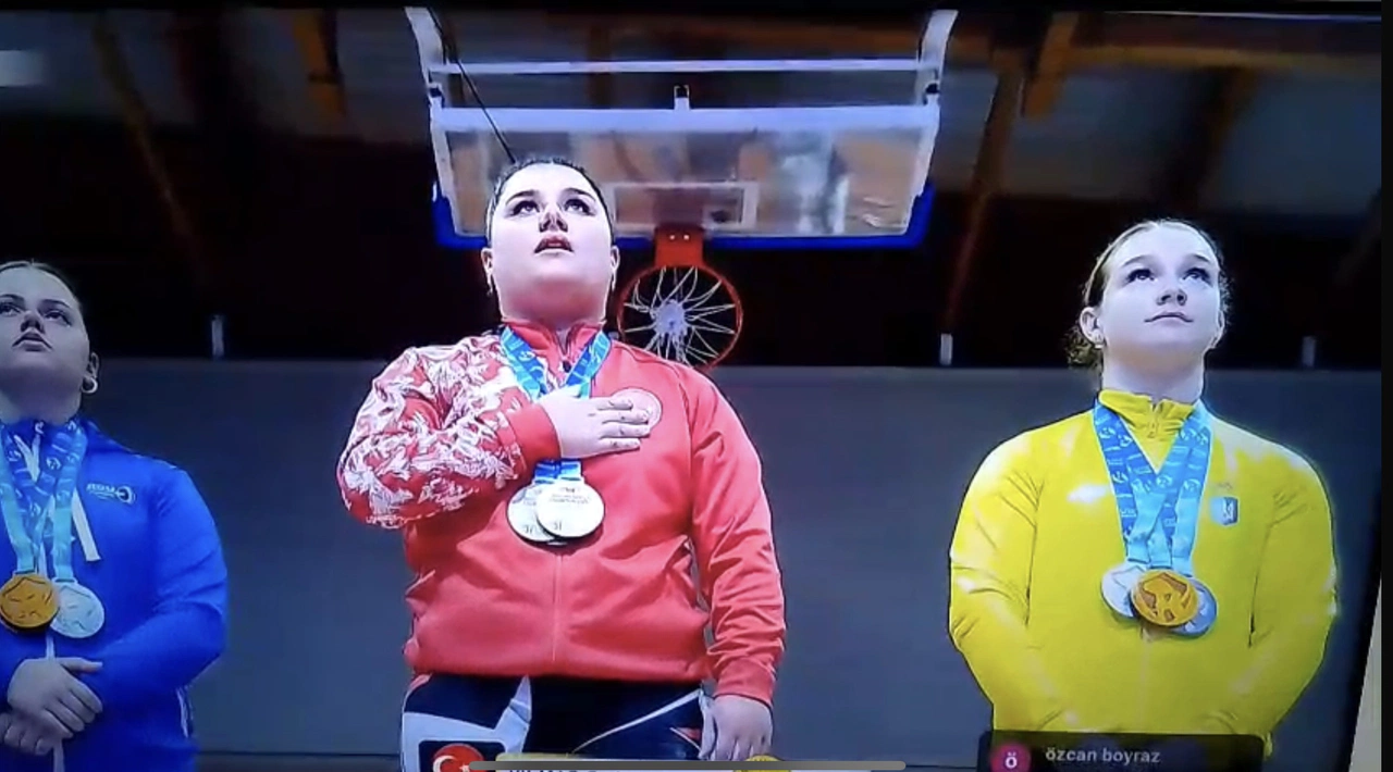 Konyalı Sudenaz dünyaya Türk’ün gücünü gösterdi! Şampiyon oldu