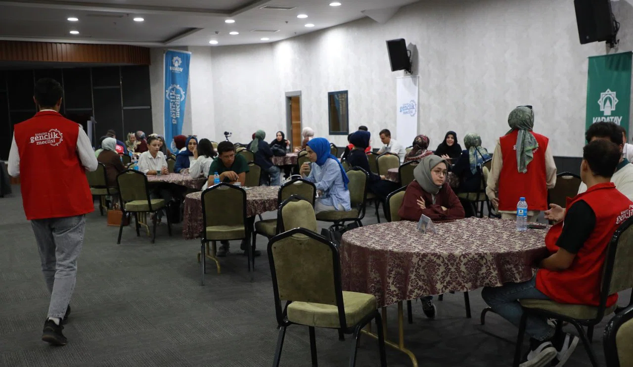 Karatay Belediyesi'nden öğrencilere destek! 'Meslek Sırrı' programına yoğun ilgi