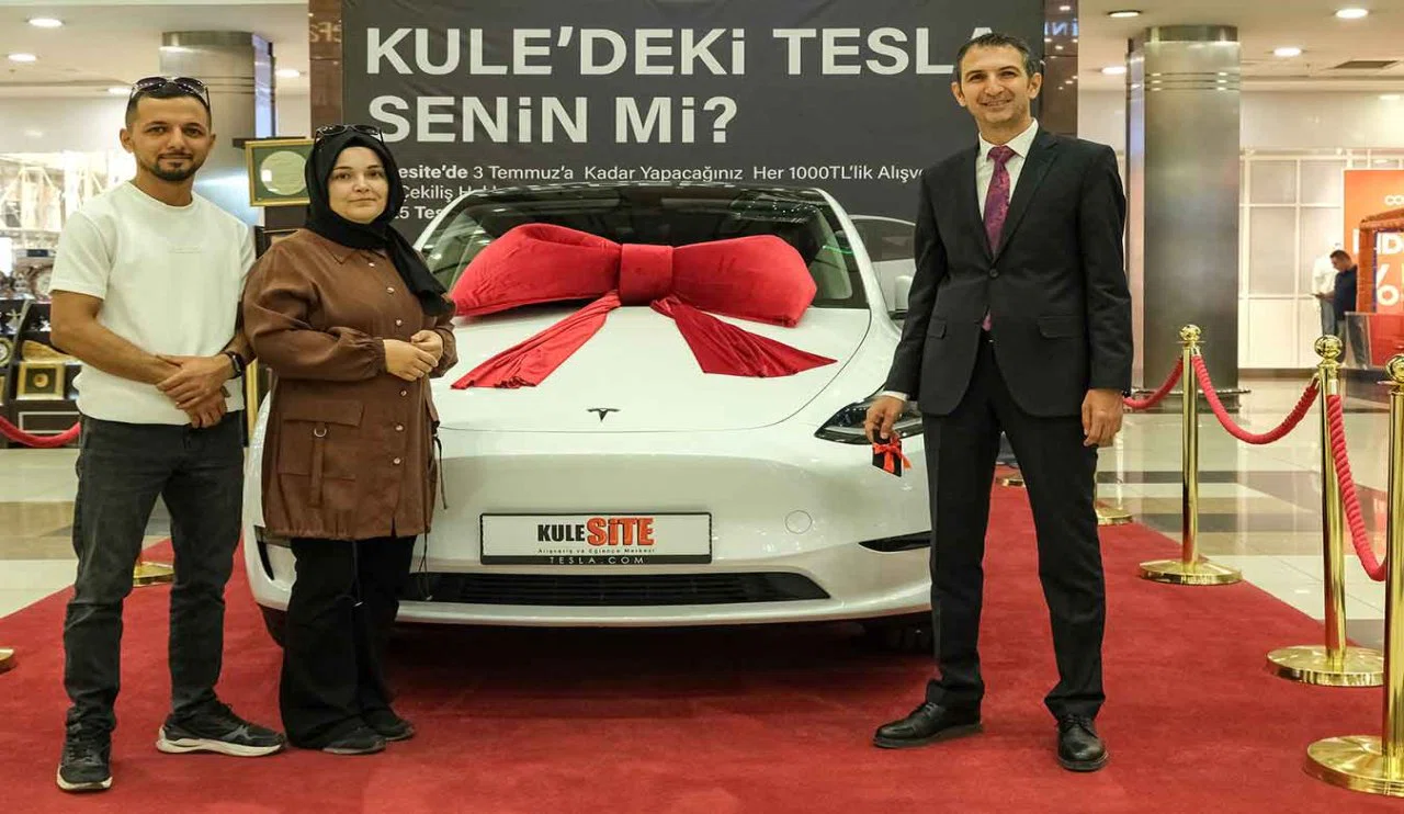 Konya'da ''Kule’deki Tesla Senin mi?” kampanyasının talihlisi otomobiline kavuştu