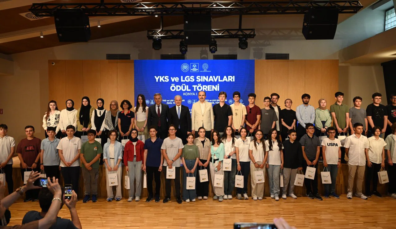 Konya’da YKS ve LGS’de dereceye giren öğrenciler onurlandırıldı