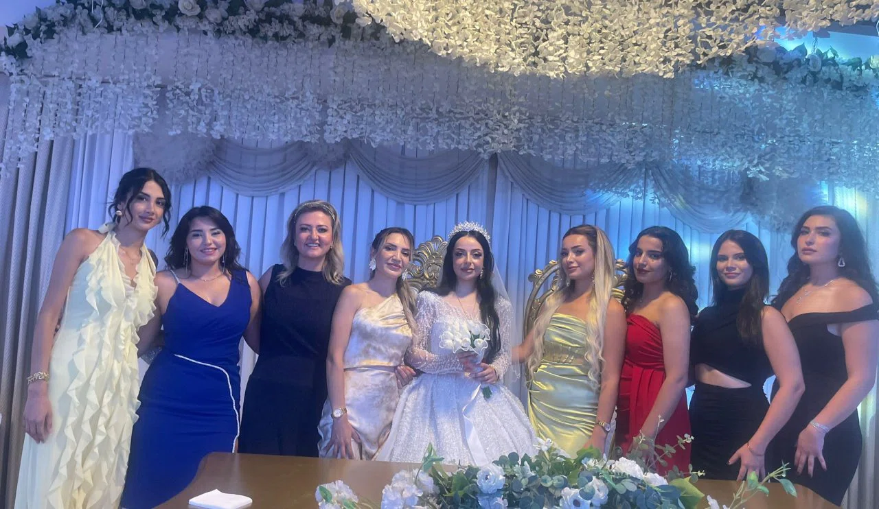 Mod Beauty ailesinde düğün sevinci! Betül ve Yücel dünyaevine girdi