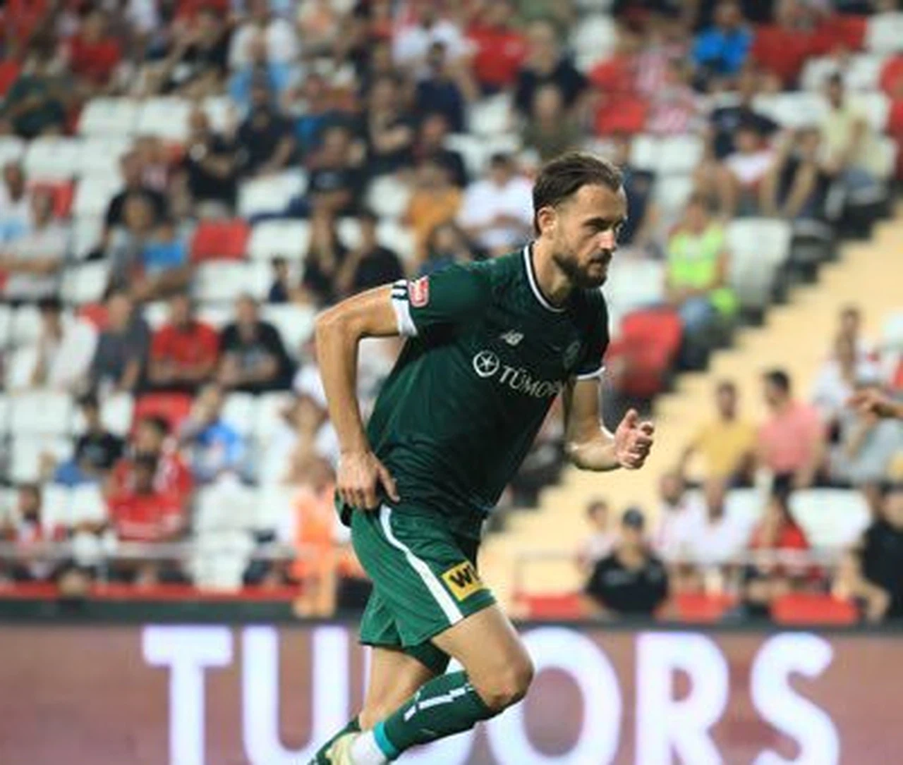 Konyaspor tarihine geçmişti! Arnavut golcü henüz transfer olmadı