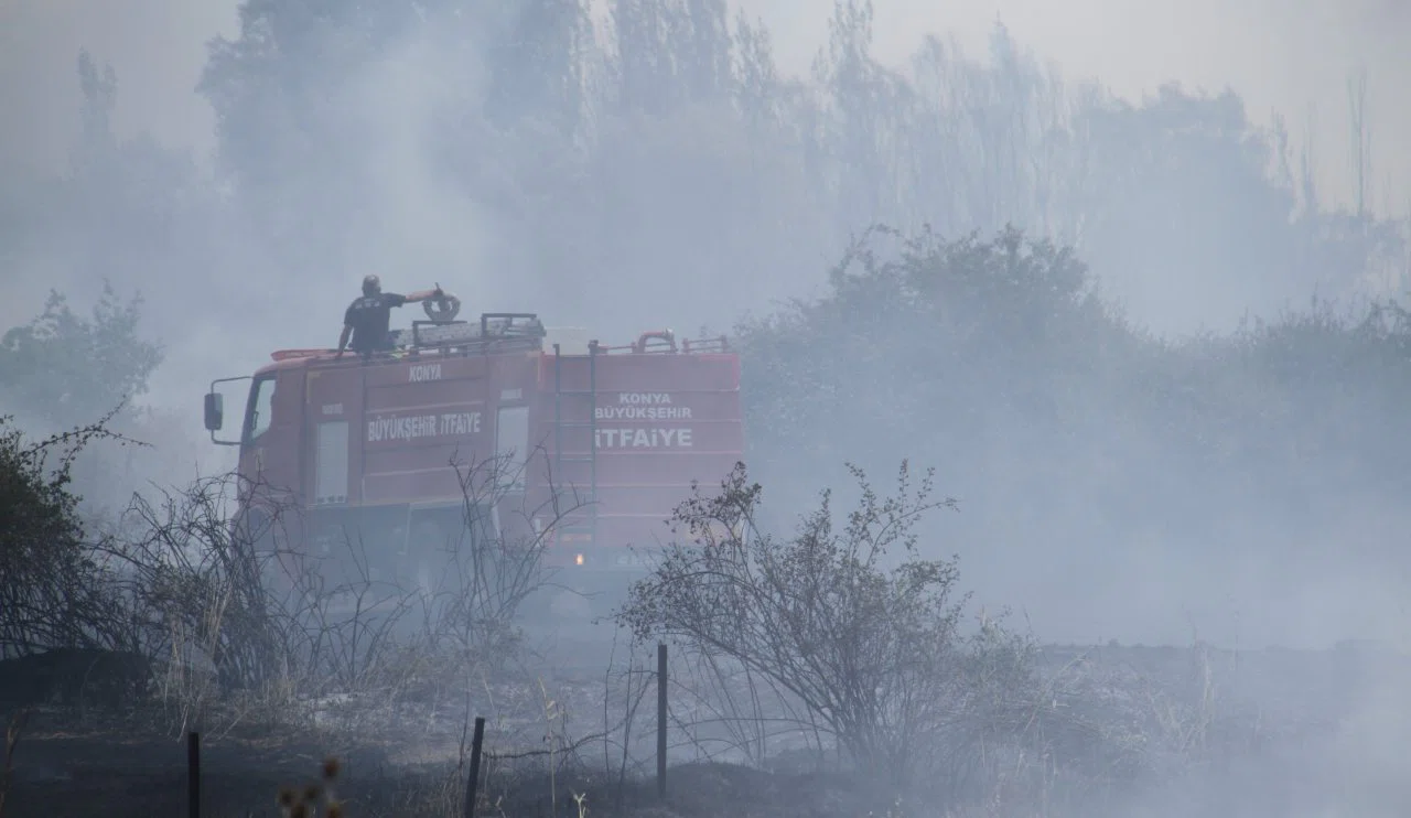 Konya'da yangın! Vatandaşlar yangını söndürmek için seferber oldu