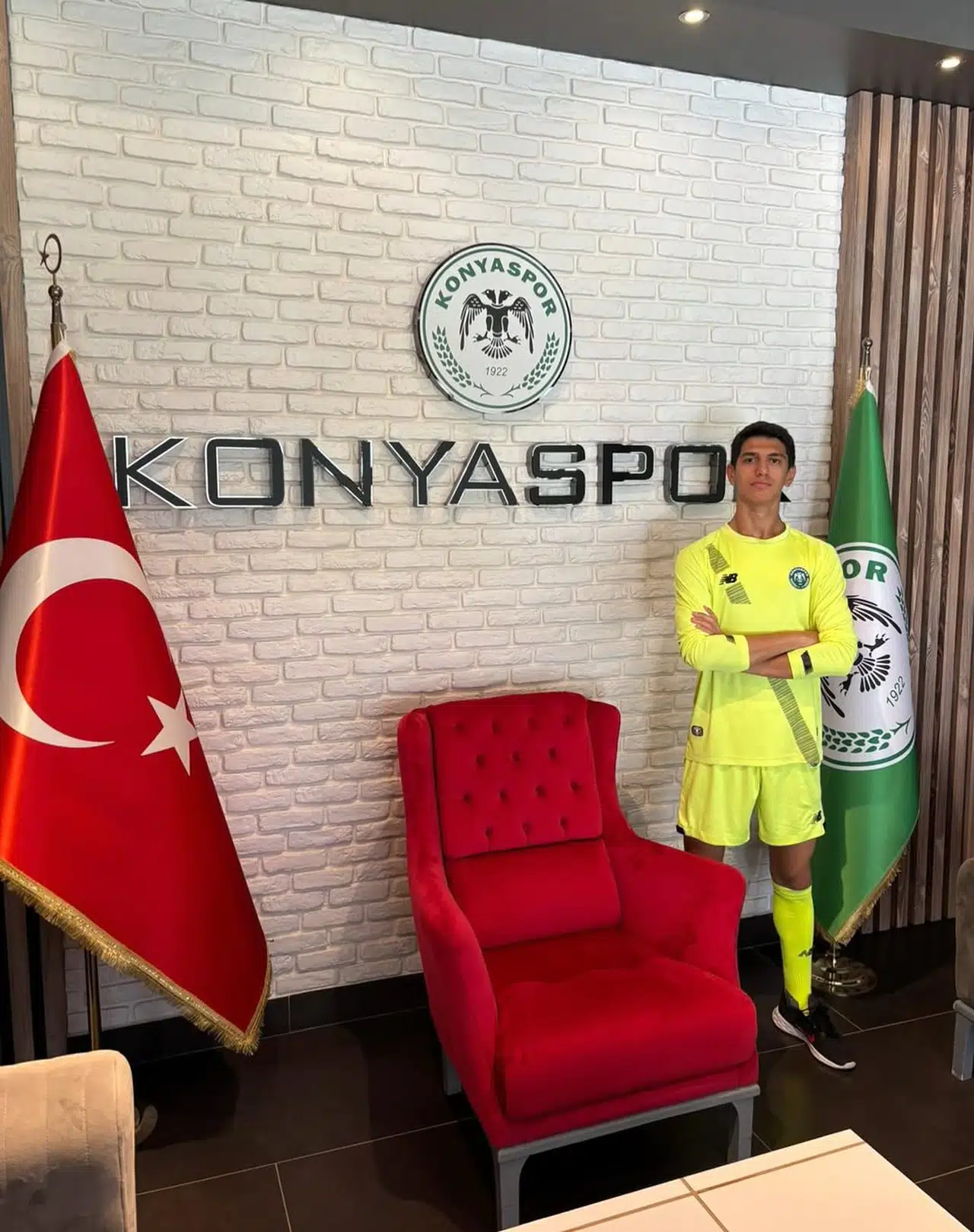 Konyaspor'a genç kaleci! İmzalar atıldı