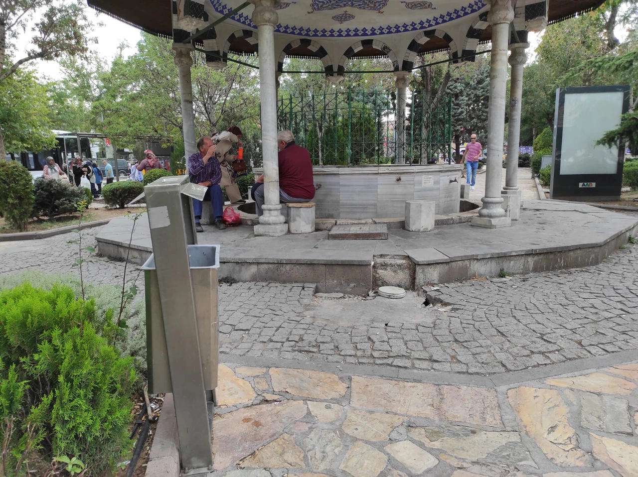 Konya’da tarihi şadırvanda şok görüntü! Vatandaş isyan etti