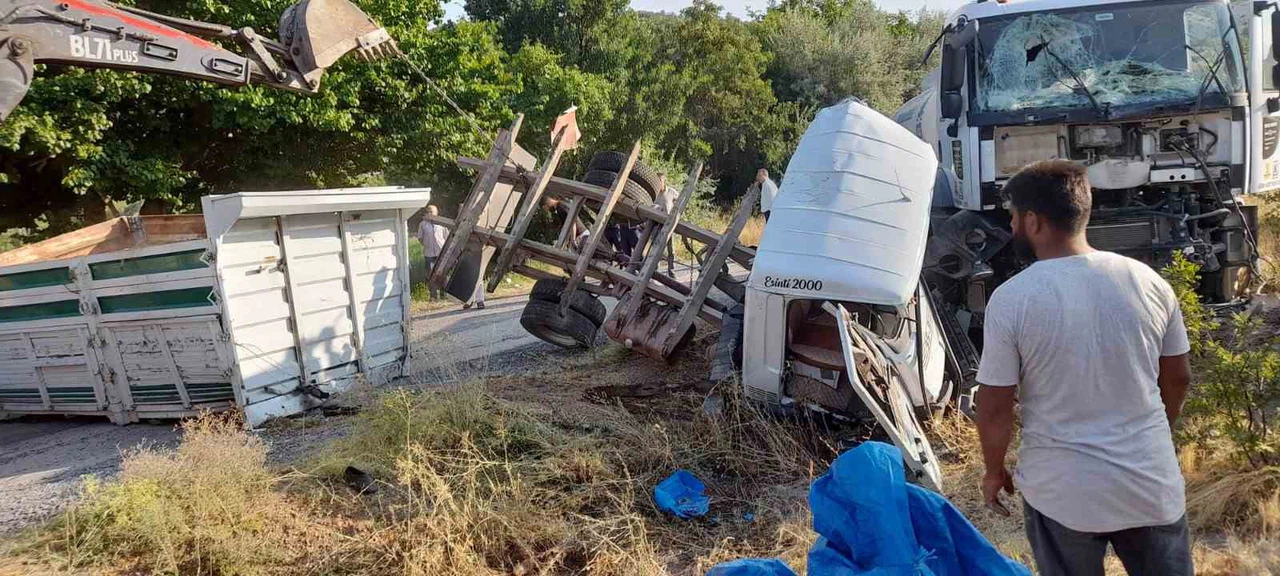 Konya’da kamyon ile su tankeri çarpıştı: 4 yaralı