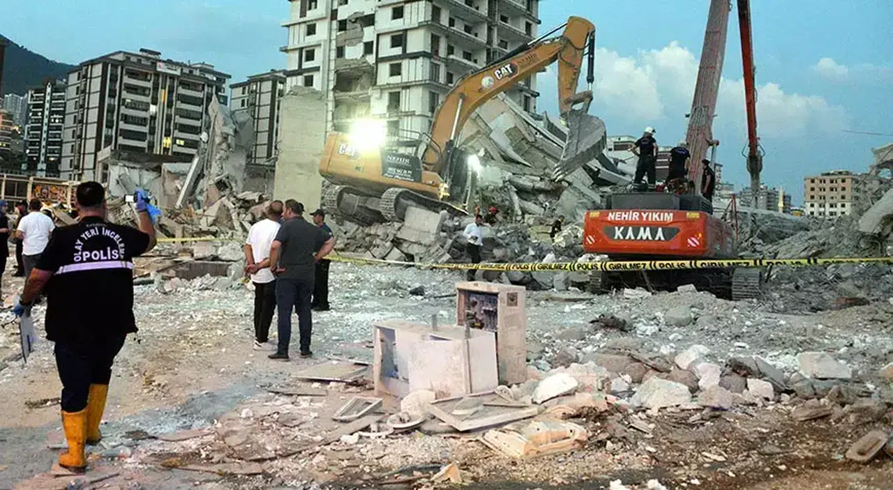 15 katlı bina çöktü! Acı haber geldi