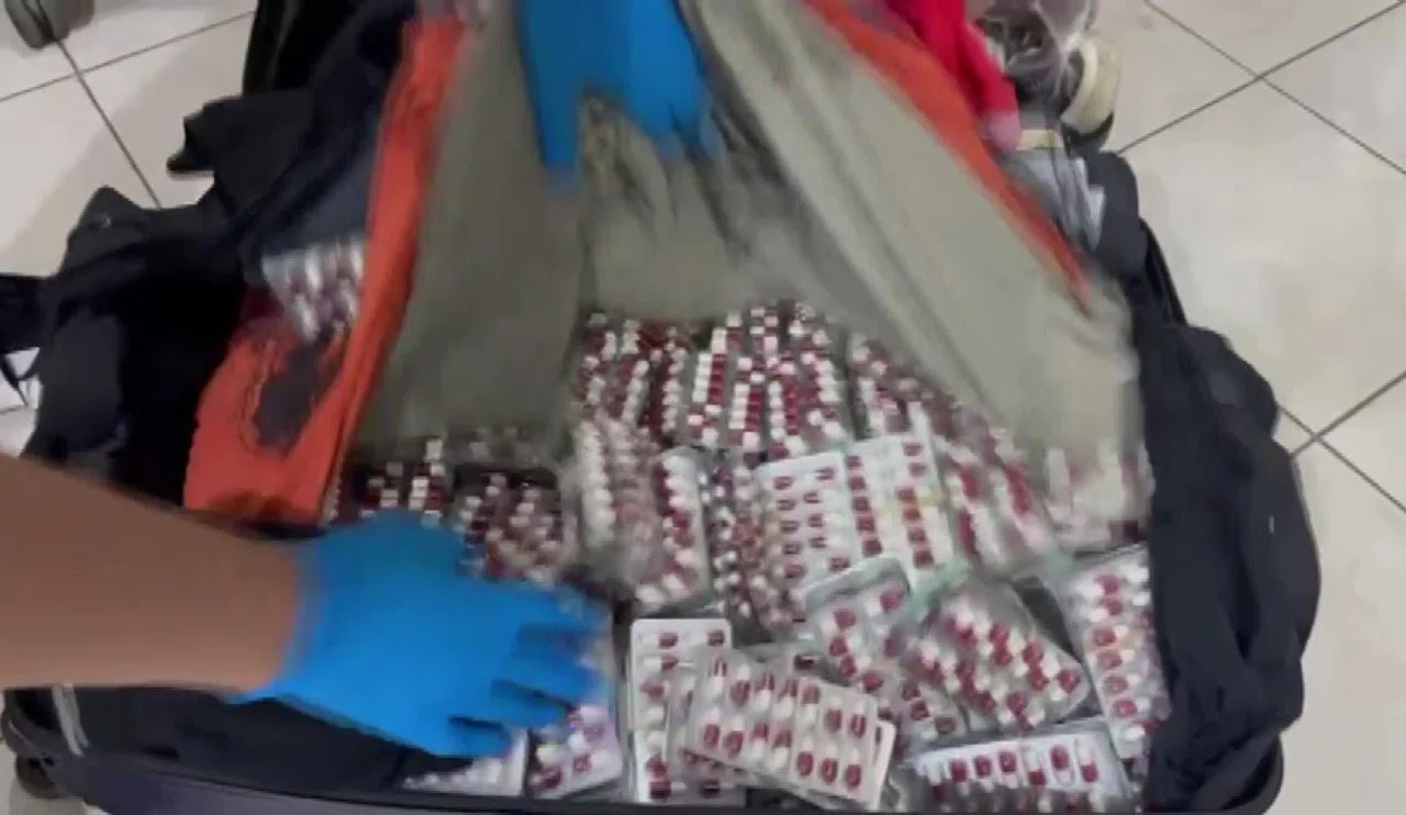 Bavuldan 5 bin 642 uyuşturucu çıktı! "Yıllık içeceğim"