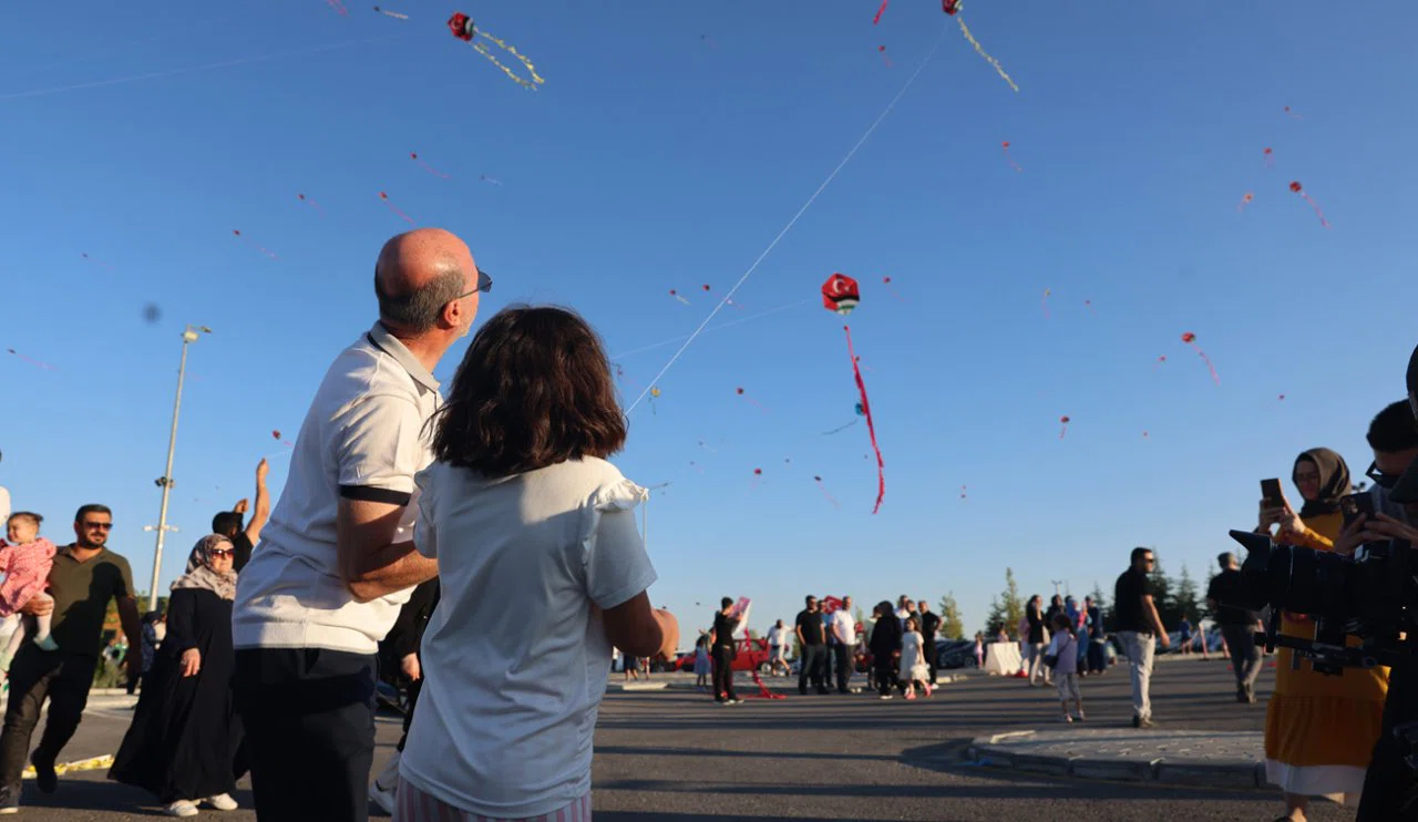 Selçuklu’da Uçurtma Şenliği coşkusu! Gökyüzü uçurtmalarla şenlendi
