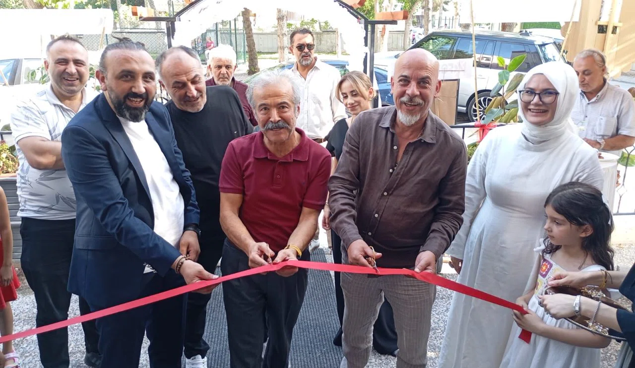 Konya'da Saraç Kuaför yeni yerinde hizmete başladı