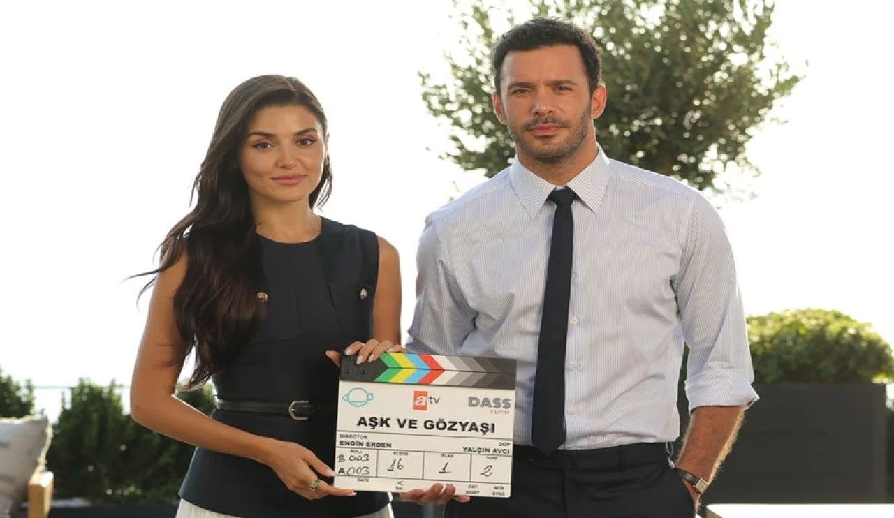 Aşk ve Gözyaşı dizisinden ilk kareler geldi: Hande Erçel ve Barış Arduç yine aynı hikâyede, yine başrolde